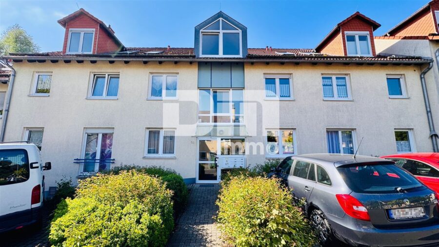 Hochklassige Dreizimmerwohnung im 1.OG mit Loggia + TG Stellplatz in gesuchter Lage - Frontansicht